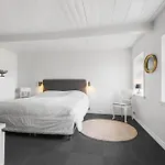 度假居 In With Wifi Sejero